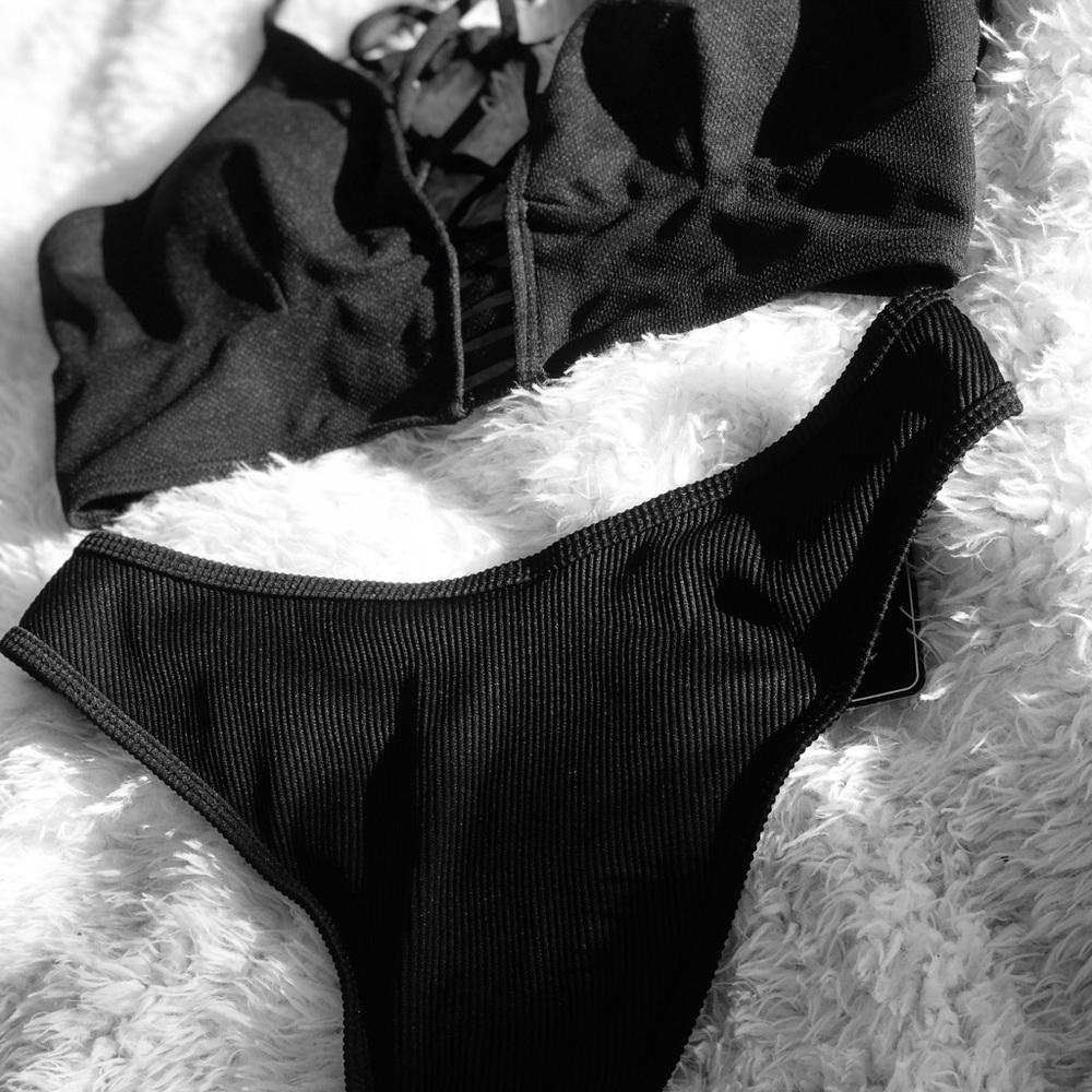 Bathing suits - Picture 3 of 8
